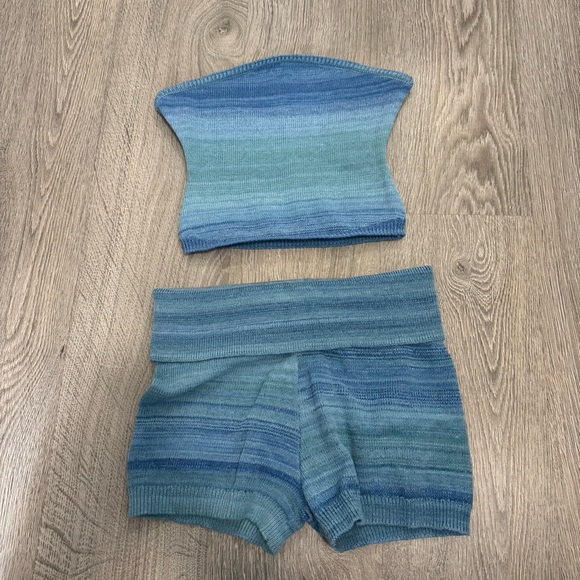 Blue Strapless Knit Top and Shorts Set - Picture 3 of 8